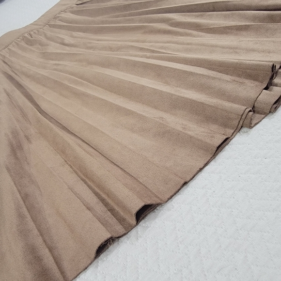 Skies Are Blue Brown Pleated Skirt Size Small Soft Faux Suede A Line Full - Picture 5 of 11